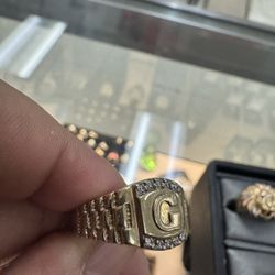 10Kyg Mens Ring “Letter G” (Size 9) (Approximately 5.35Grams) 