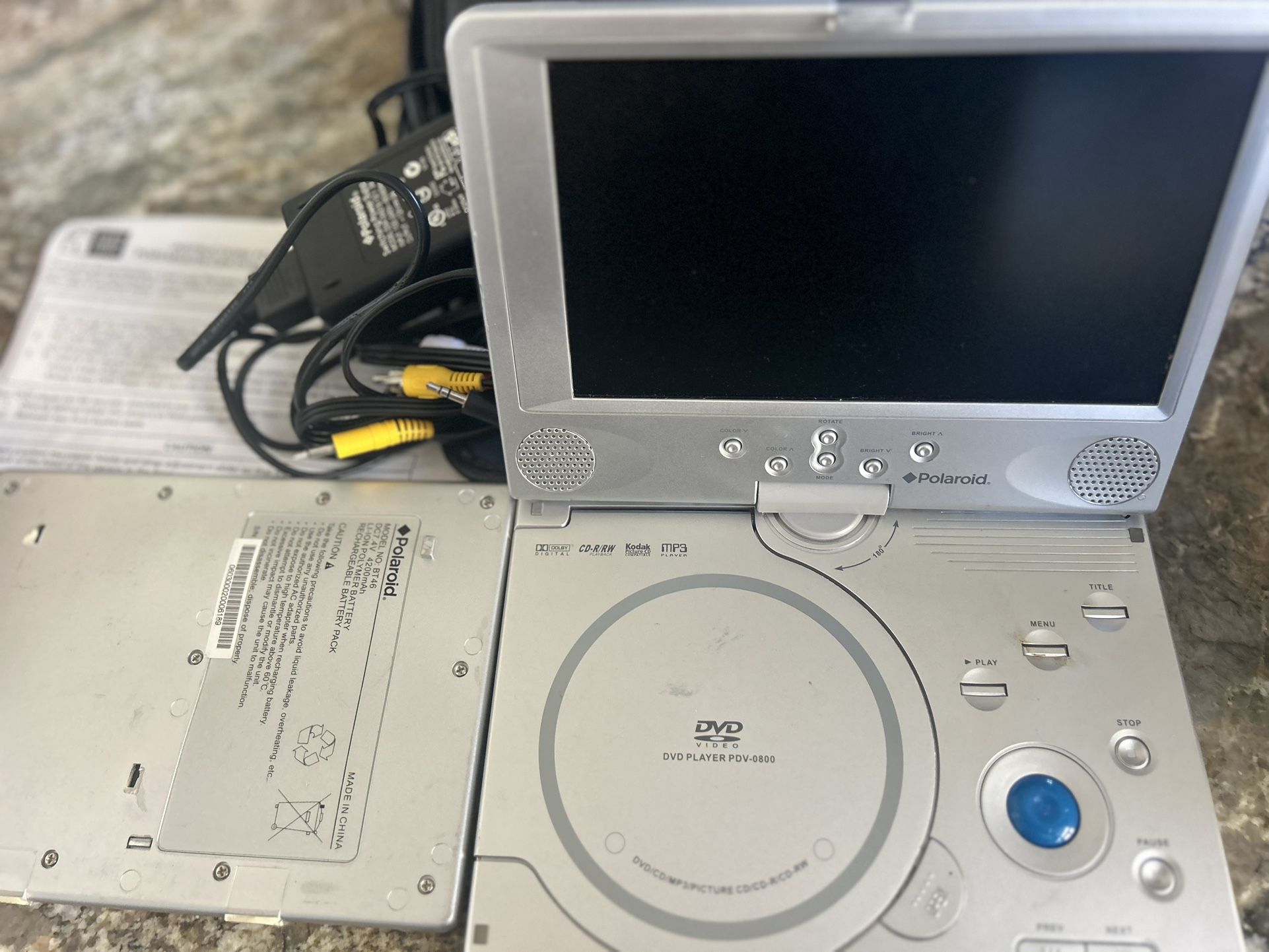 PORTABLE DVD PLAYER ON THE GO CAR VEHICLE OUTDOOR KIDS ENTERTAINMENT SCREEN AV need new battery SEAT BACK TRIP SHOW CARTOON