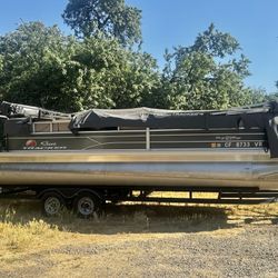 2018 Suntracker Pontoon Party barge