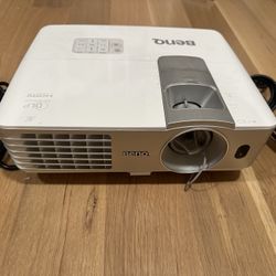 BenQ W1070 Projector