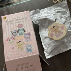 Sanrio Play with Kittens Plush Keychain - Pompompurin🍮💛