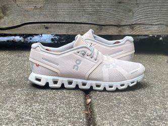 On Cloud 5 running pink shell Women's size 8!