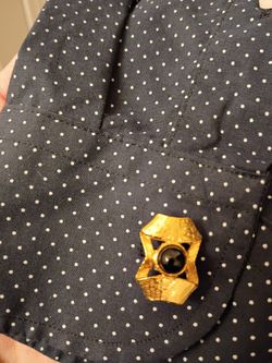 Set of cuff links and tie clip