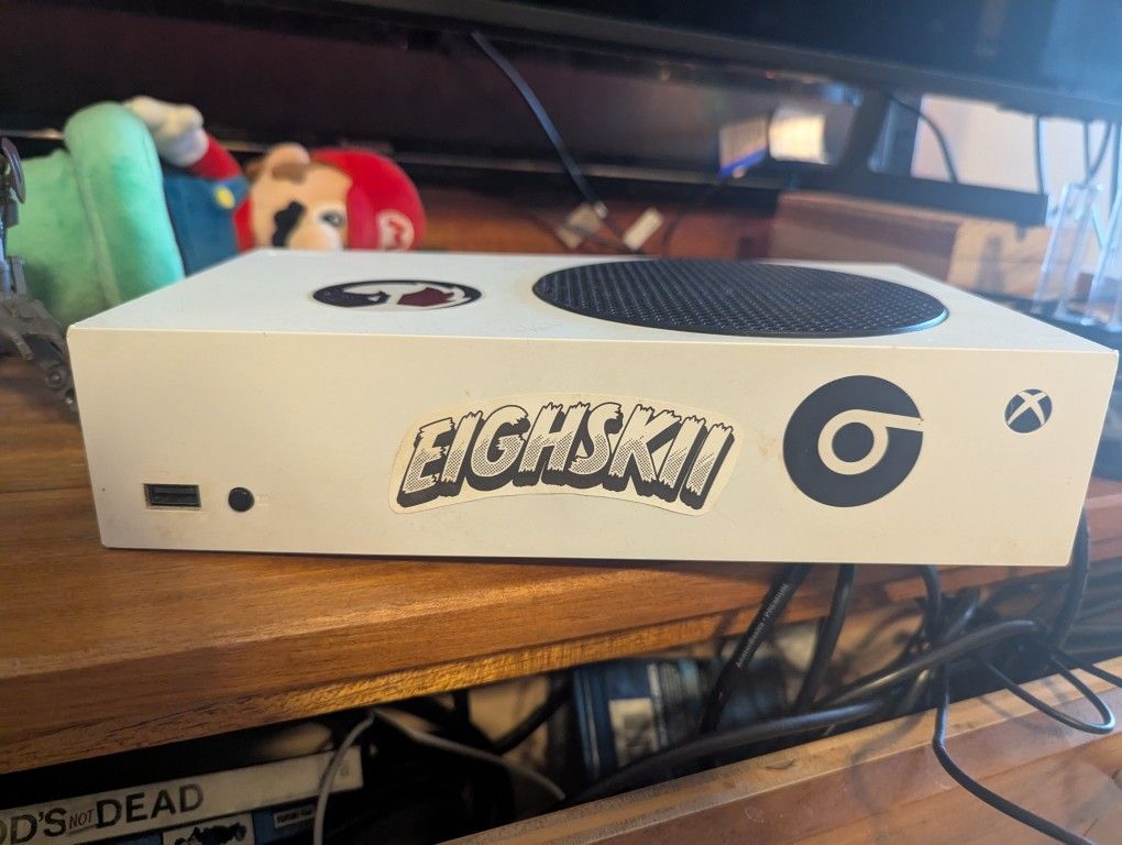 Xbox Series s Plus More