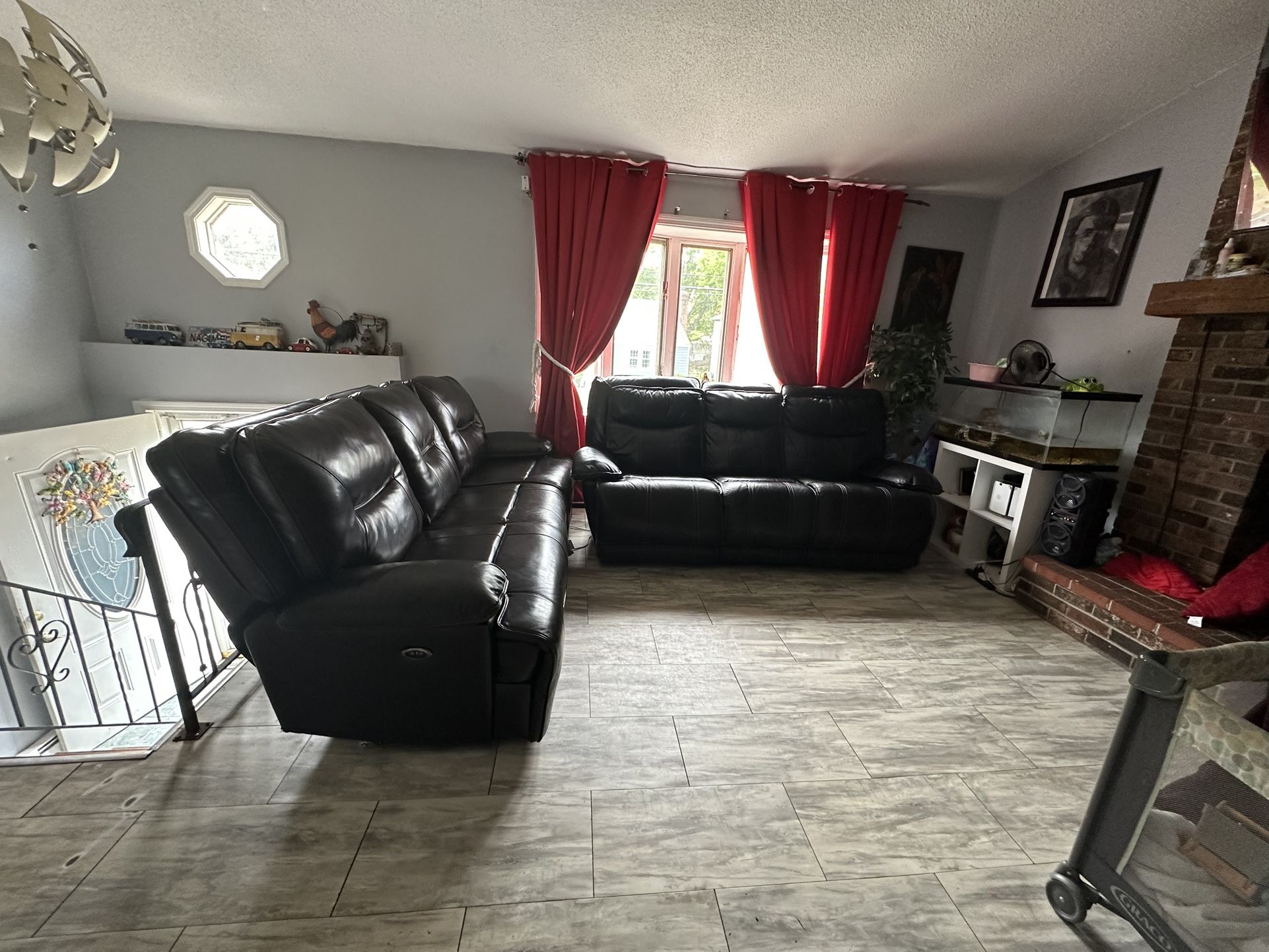 Selling 1 Set Of Sofa , 500 Each . (2 Sofa’s Total) Or Both Couches Together For 1000$