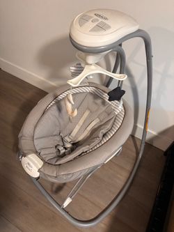 Graco Baby Swing with Mobile