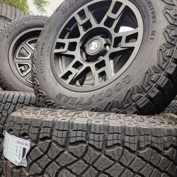 4 20x10 Wheels And Tires 33