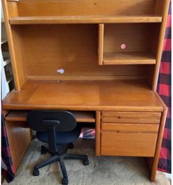 Free solid wood desk (2pcs)