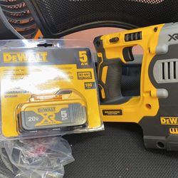 DEWALT 20-Volt MAX XR Cordless Brushless 1 in. SDS Plus L-Shape Rotary Hammer  / Battery 5 AH 🔥Lithium Ion no charger