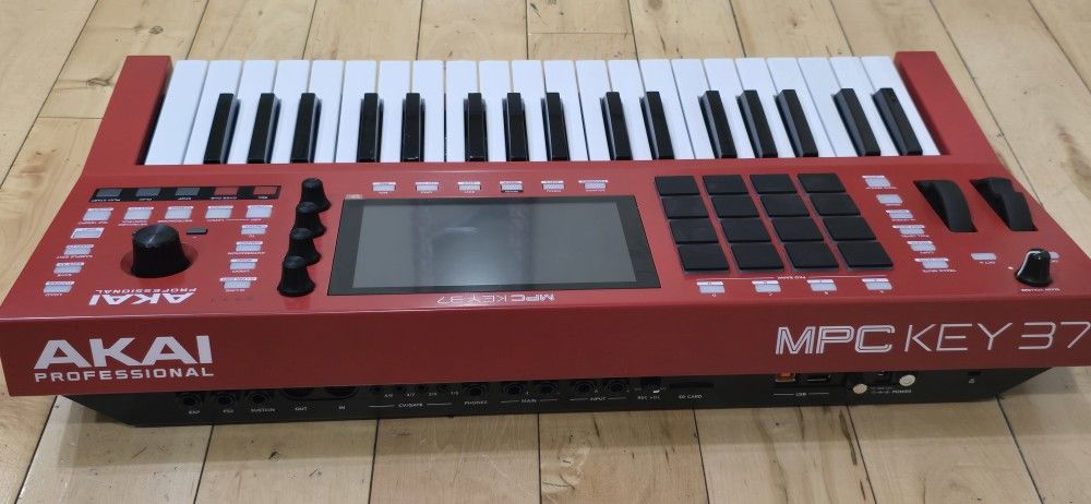 AKAI PROFESSIONAL MPC KEY 37