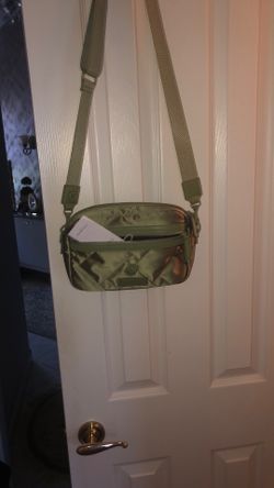 Kurk Geiger Shoulder https://offerup.com/redirect/?o=QmFnLk5ldw== W/T