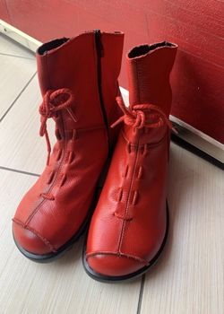 Size 8 women Clarsunny Red Leather Ankle Boots Casual Soft Flat Zipper