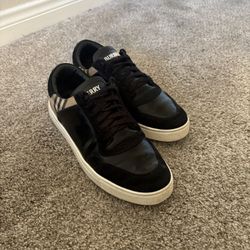 Burberry Size 9.5
