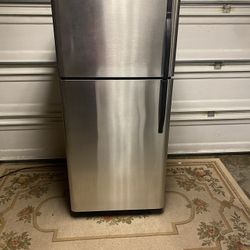 Excellent Kenmore Refrigerator - Perfect Condition 