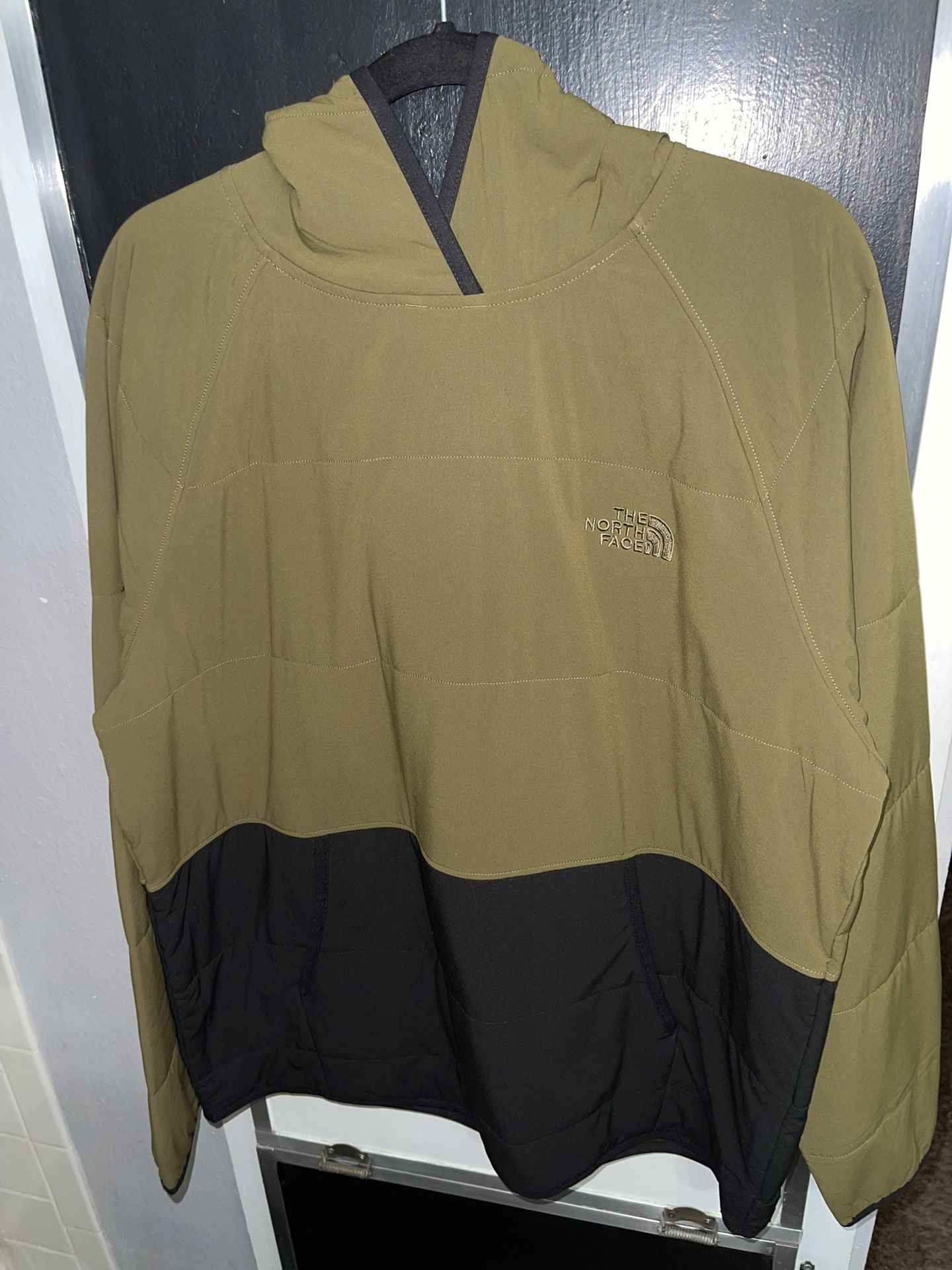 The North Face Men’s Mountain Sweatshirt Pullover in olive/black size L - brand new never used!