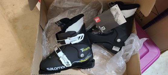 Salomon ski boots size 20. Brand new