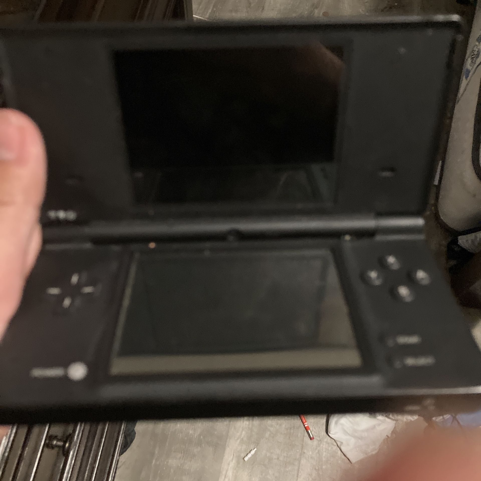 Nintendo 3DS (No charger)