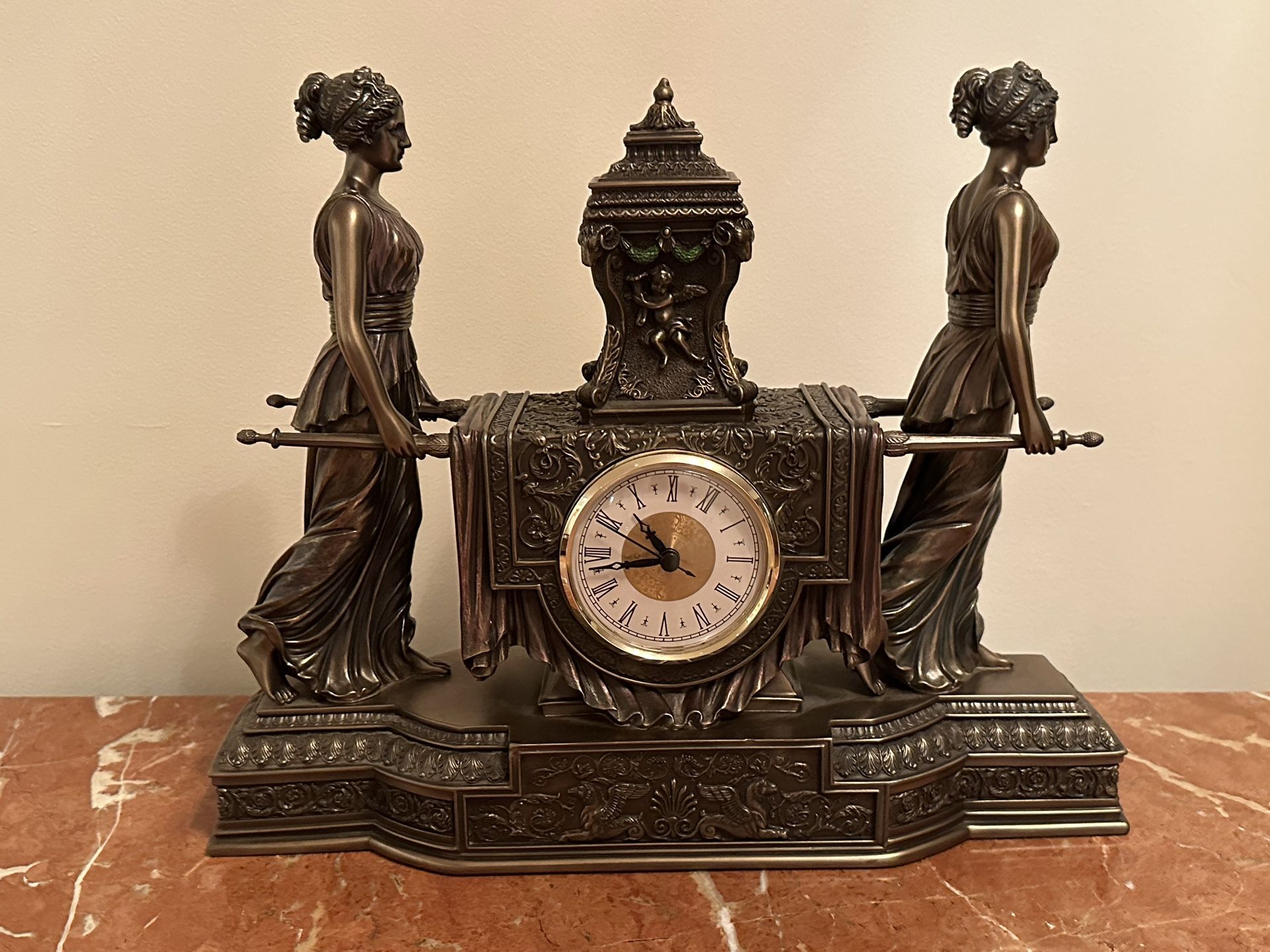 Statue Clock
