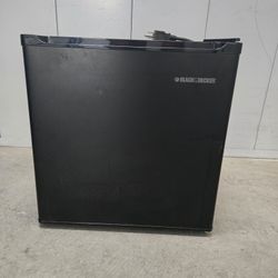 Black And Decker Fridge Freezer In Working Conditions 