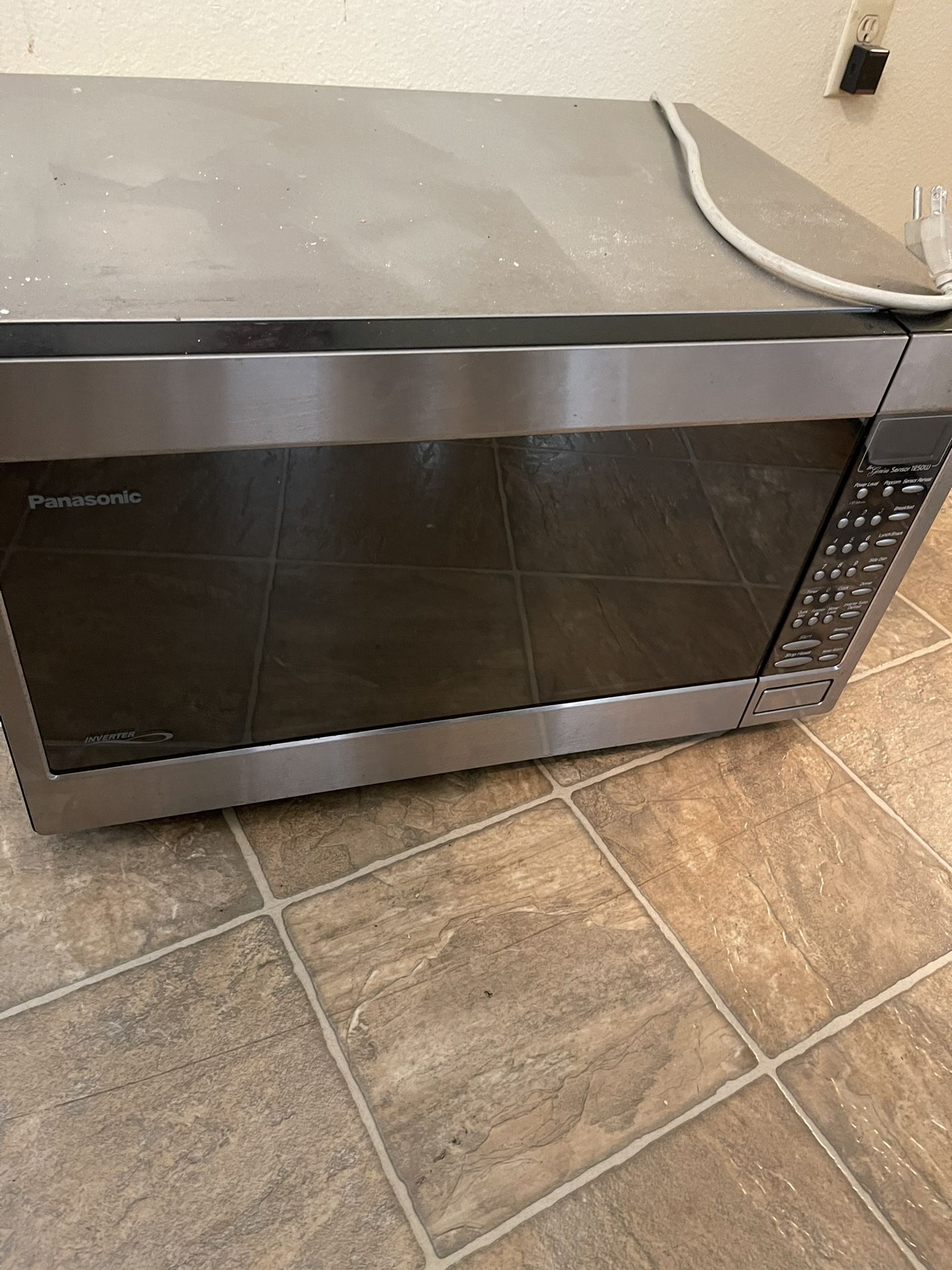 Panasonic Microwave 2.2 Cu. Ft. 1250W for Sale in San Marcos, CA OfferUp