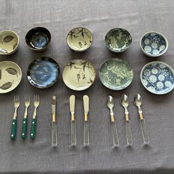 Authentic Vintage Japanese Ceramic Dipping Sauce Bowl and Dish, set of 5, new, approx dimensions bowl 3 1/2” dish 4 1/2”, 3 sets of utensils, 19 piece