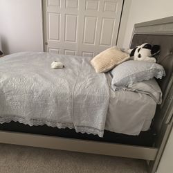 Queen Bed Room 