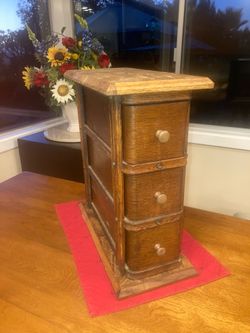 Sewing machine drawer set in freestanding frame
