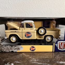 M2 machines model car 1958 Chevrolet Apache Stepside R73 19-12 