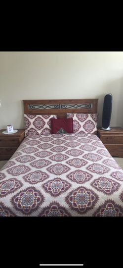 Nice Queen Bedroom Set W/Entertainment Center.  Set Includes Bed, Night Stands, Dresser With Mirror, Chester And TV Entertainment Center.  