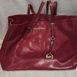 Michael Kors Jet Set large tote bag in red patent leather. 