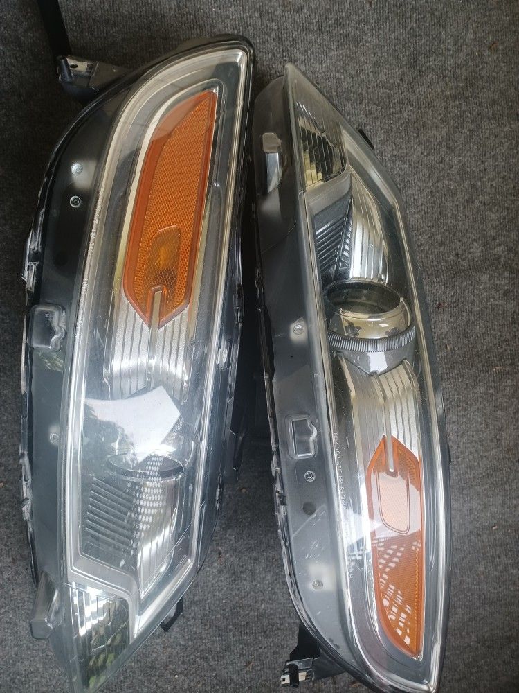 2010 And Up Ford Taurus Complete Head Light Assembly