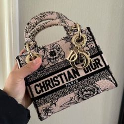 Logo floral pattern light gold finish metal charm removable wide shoulder strap embroidery Princess Diana shoulder crossbody handbag mini ladies pink