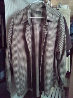 Men's VanHeusen Dress Shirt. XL. Very Gently Used.