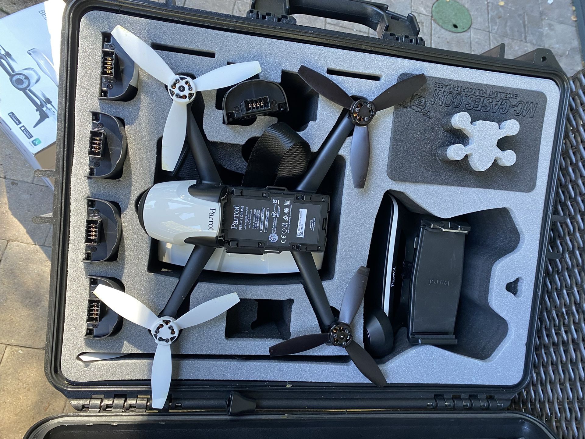 Parrot BEBOP 2 Drone + Case + Extra Batteries
