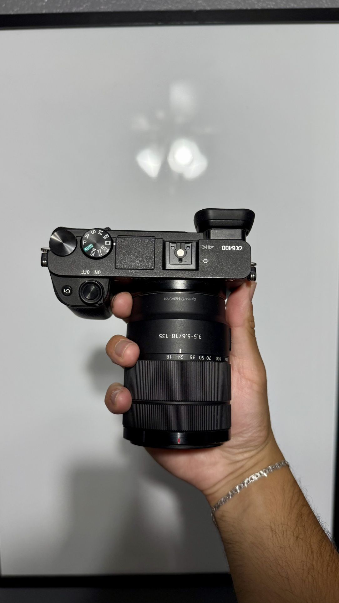 Sony A6400 Body + 18-135mm Lens