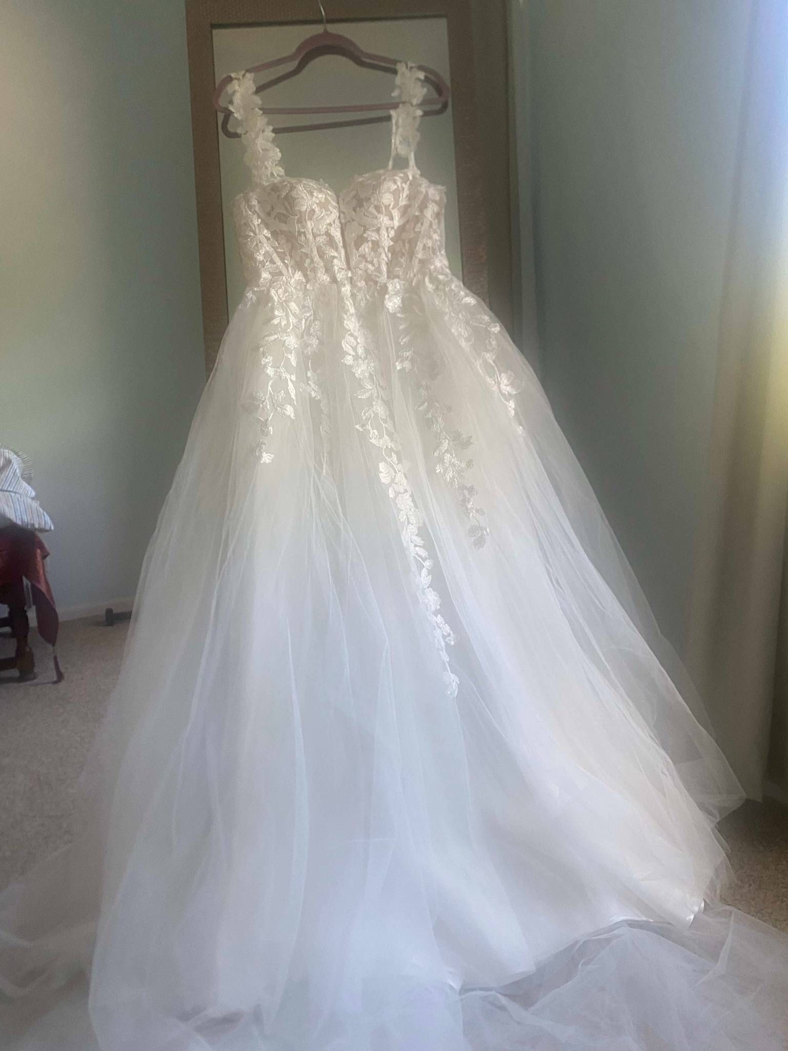Size 16 Off White Lace Up Back Strapped Wedding Dress Bridal Gown Floral