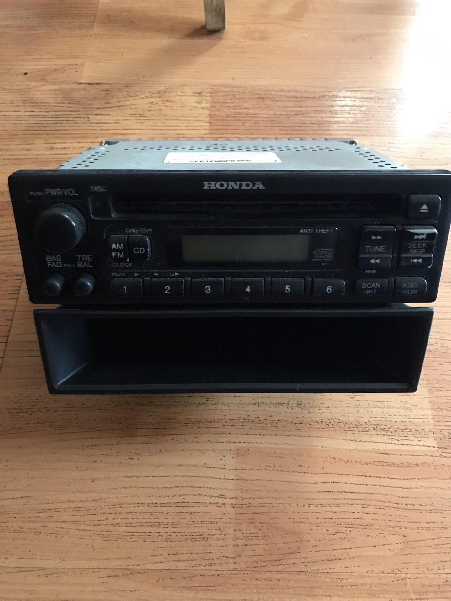 Honda Radio CD Player 39100-S02-A000 OEM CQ-JH810Z UNTESTED