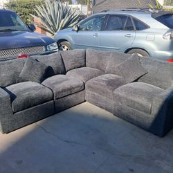 SECTIONAL COUCH  "read description " BEST OFFER "