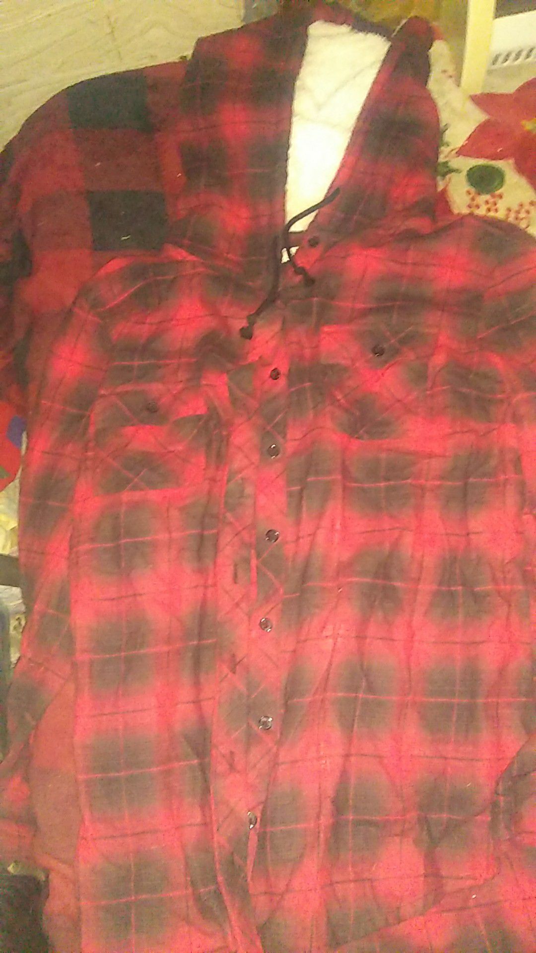 Adam levine plaid shirt,with cotton type hood,woman xl,but more like large.