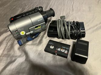 Sony Handycam CCD-TRV21 with Charger, Battery and Tape