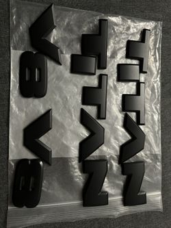 Black emblems Nissan Titan V8