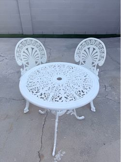 Outdoor table and chairs set