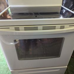 Electric Stove In Good Condition 