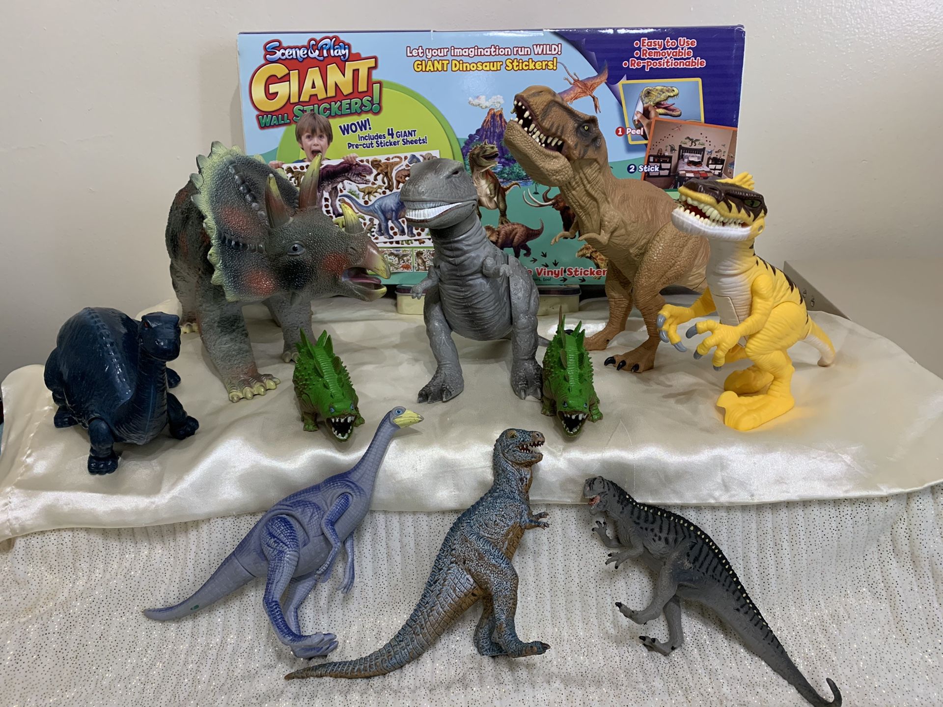 Set of 10 Dinosaurus and Scene & Play Giant Wall stickers