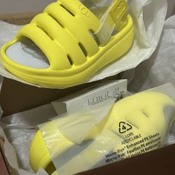 Girls Ugg Slide Sandals Size 8 
