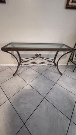 Metal  table ,Mesa de entrada
