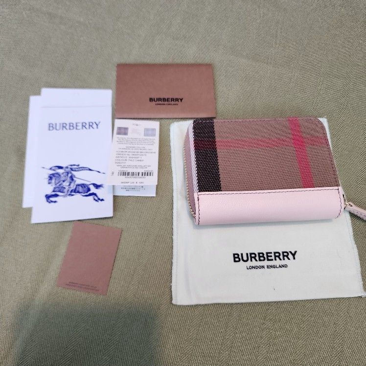 Burberry Card Wallet Brand New 