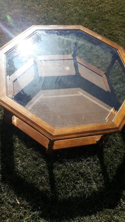 ANTIQUE COFFEE TABLE 20$