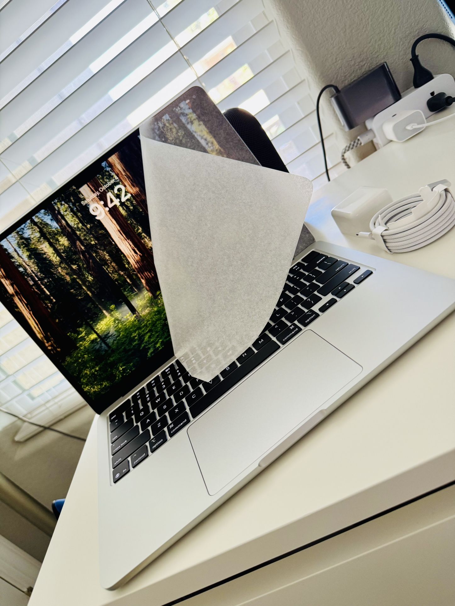Apple MacBook Air 13-inch! M4 Chip! Newest Model!! Brand New!! 256GB, 16GB! Silver