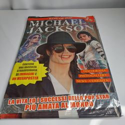 Michael Jackson Rare Bag with 2010 Calendar, Poster Magazine and Big Cards Italy